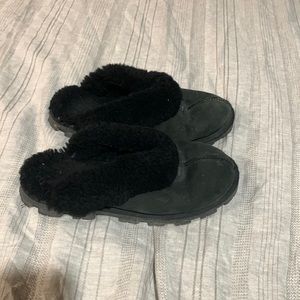 UGG s slightly used ugg slippers comfy